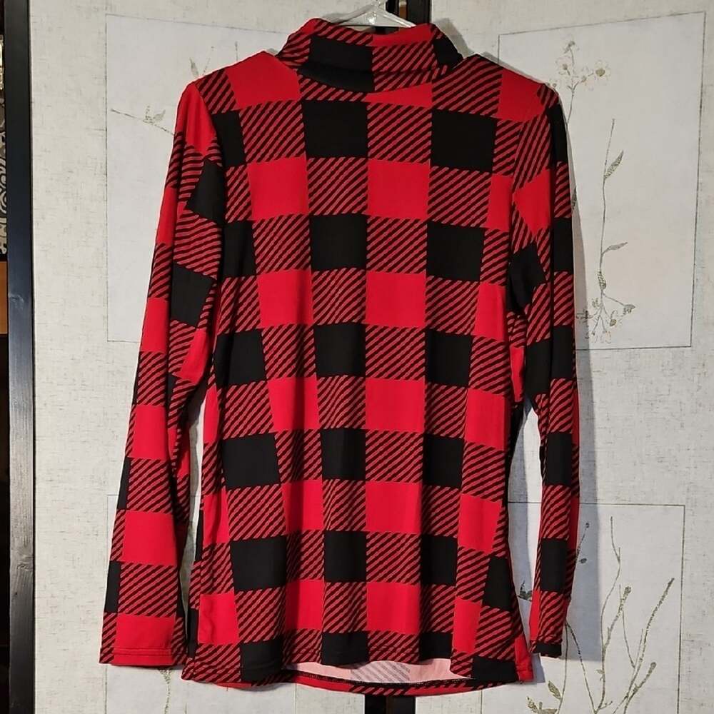 Plaid Turtleneck Long Sleeve Tee - Red and Black
